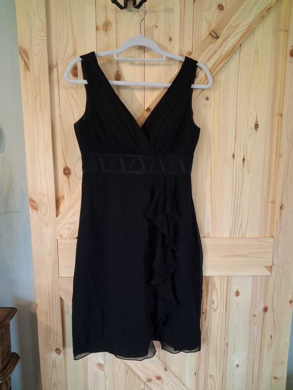 Donna Morgan Silk Dress Size 6 Black Sleeveless V-Neck Ruffle Cocktail Dress